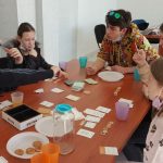 7. Ravine game at snack time is always popular 7. Ravine game at snack time is always popular